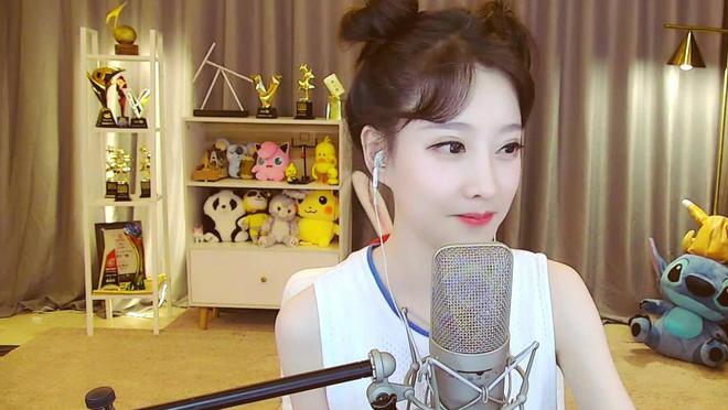 冯提莫因甲状腺癌停播半年 肿瘤专家发文质疑（2023肿瘤专家发文质疑冯提莫）