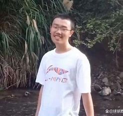 失踪106天后，胡鑫宇的遗体终于被找到，竟就在学校附近
