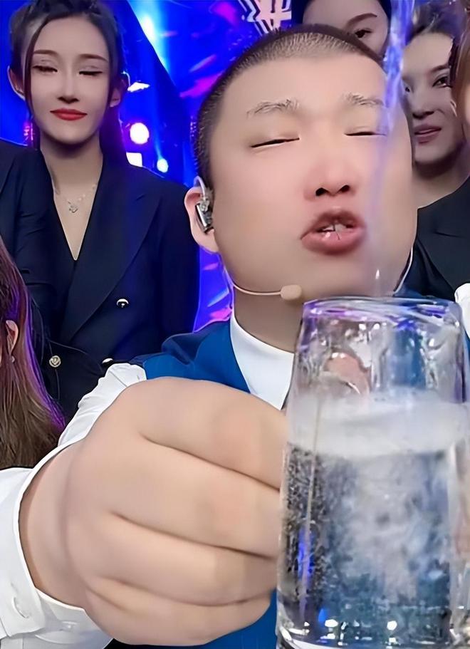 又一网红喝酒出事 二驴喝进抢救室仍未脱离危险（2023二驴喝进抢救室）