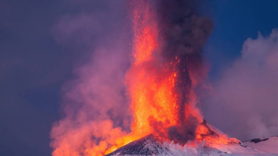 位于安智利的拉斯卡尔火山喷发