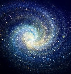 螺旋星系中约有三分之二，是贯穿其核心的条形结构