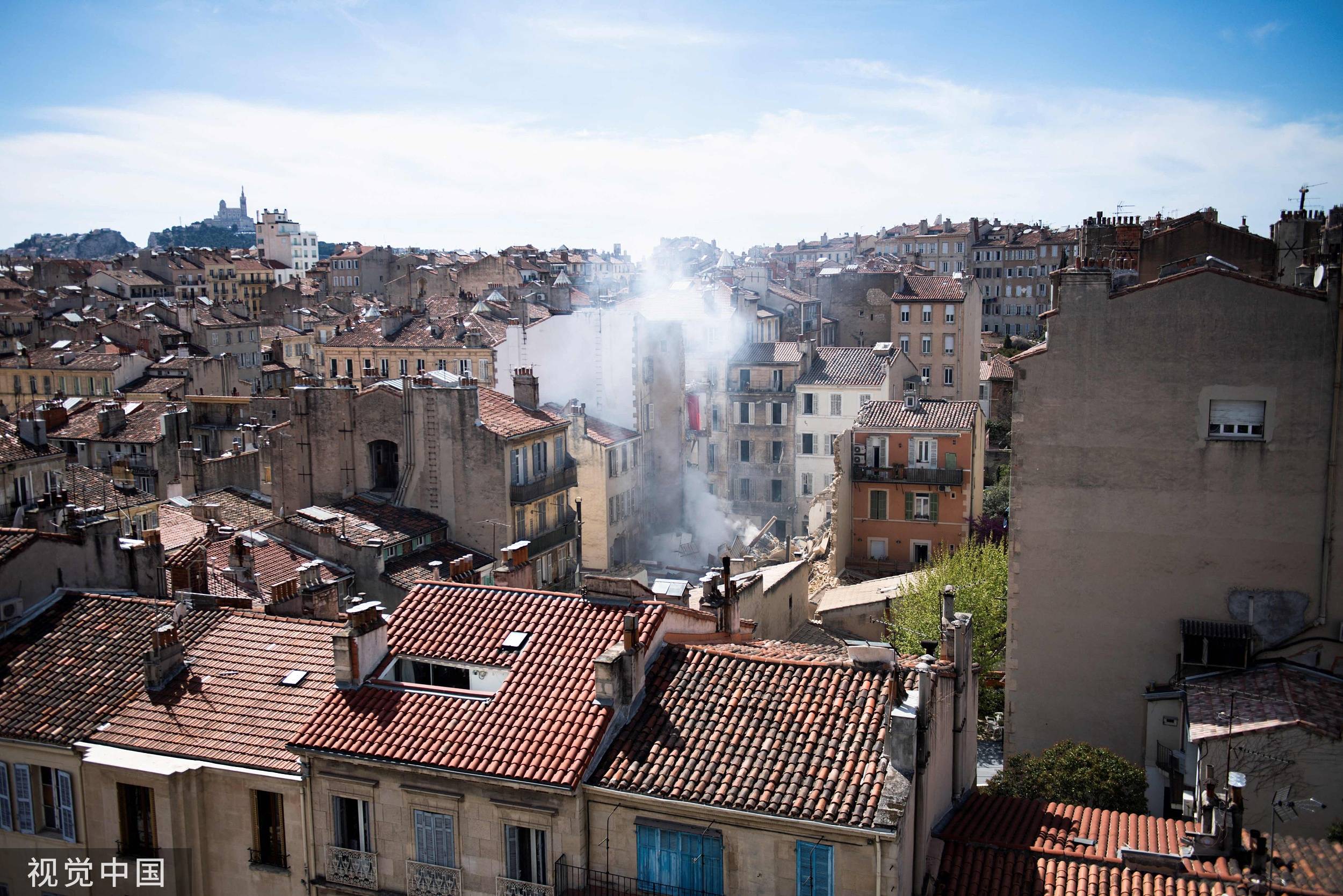 法国一座居民楼发生爆炸后坍塌，已造成多人失联