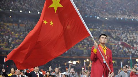 2008年8月8日，中国篮球明星姚明率领中国代表团出席2008年北京奥运会开幕式。