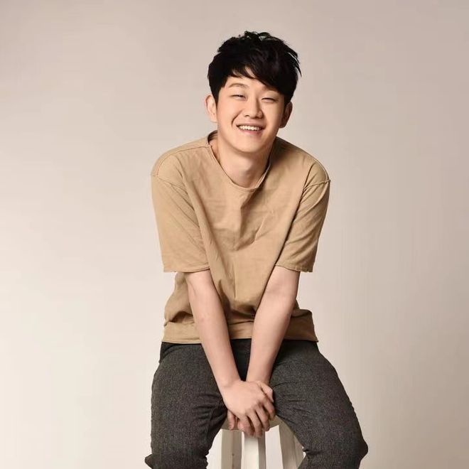 韩国男星轻生去世 遗体躺冰柜23天无人认领 （2023男星遗体23天无人认领）